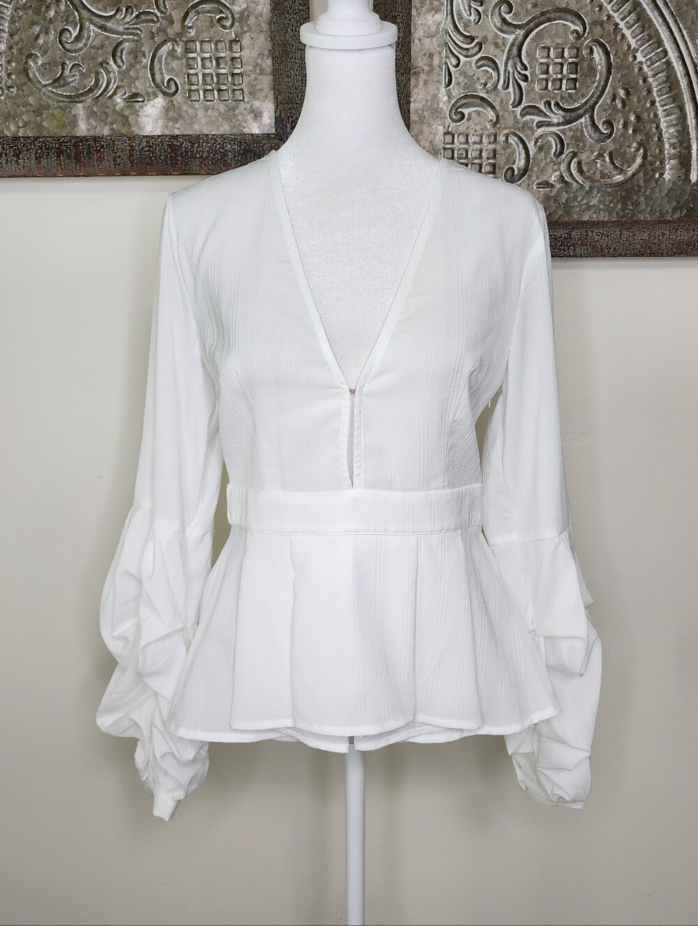 Forever 21 White V-Neck Peplum Long-Sleeve Pin Tuck Blouse Medium Office Siren